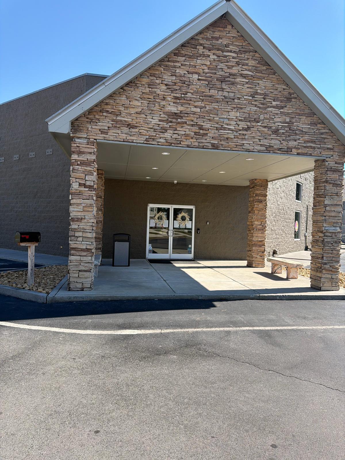 Front entrance of The Lifestyle Wellness at 401 Curtis Pkwy SE Calhoun GA, home of the Einstein and Arnold Calhoun center